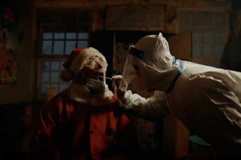 What would happen if Santa traveled to China? In their 12.12 campaign, Taobao shows what happens.