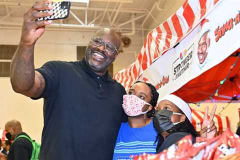 Shaq-a Claus arrives in Georgia and gifts 500 children with Christmas presents and toys