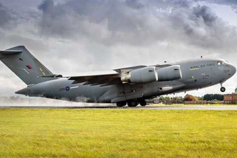 British military aircraft quickly supply weapons to Ukraine